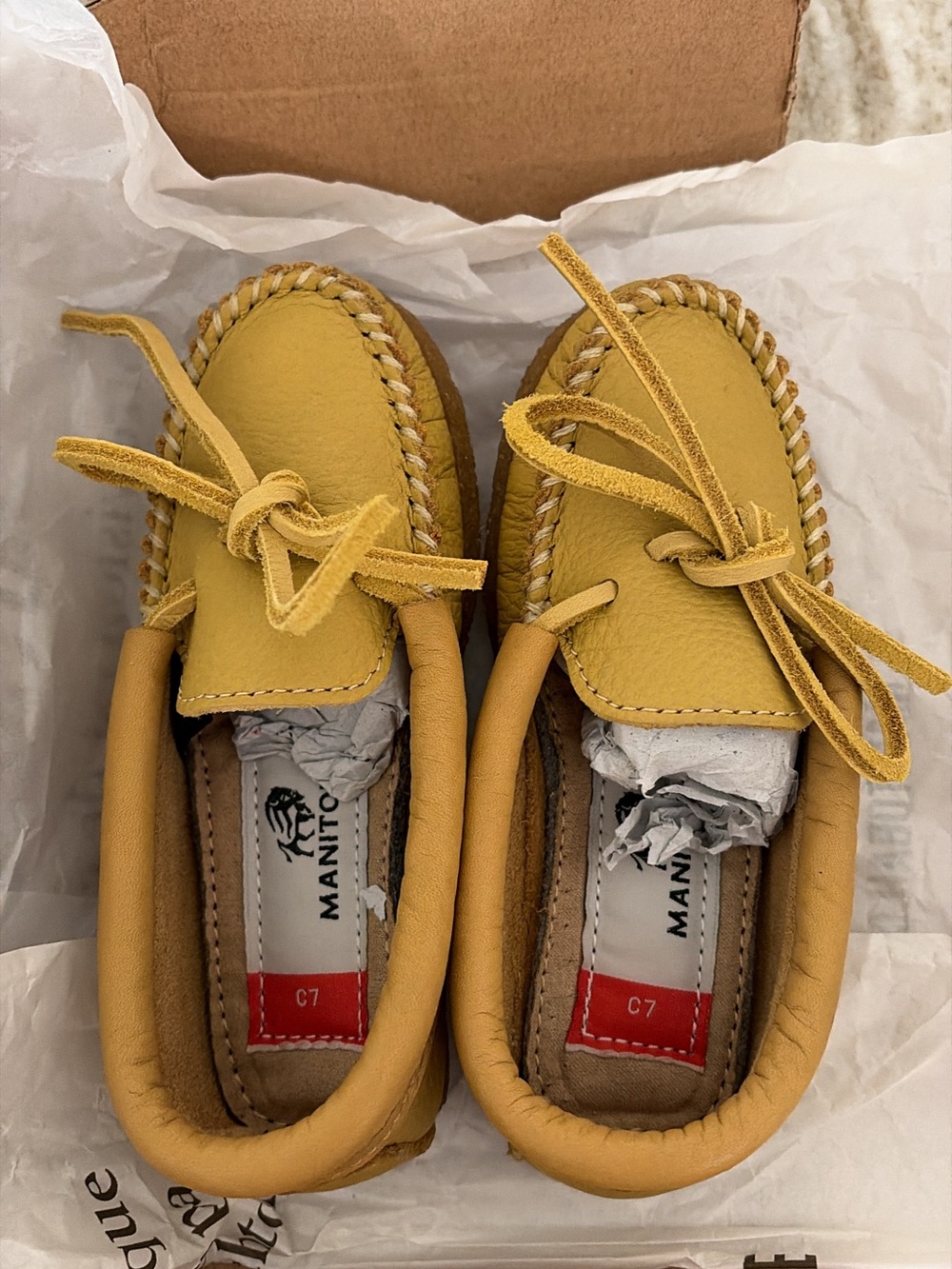 Manitobah Toddler size 7 Leather Moccasins